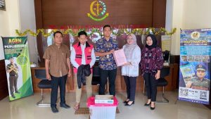 Penyidik Serahkan Tersangka Korupsi KUR BSI Bima ke JPU